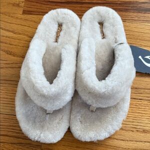 Olukai Kīpe'a Heu Women’s Fuzzy Slipper Sandals size 8